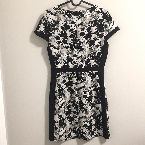 Floral short-sleeved pencil dress - Picture 2 of 3